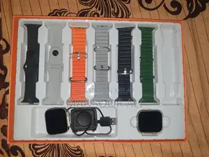 Photo - Smartwatch Ultra 9 with Seven Interchangeable Bands