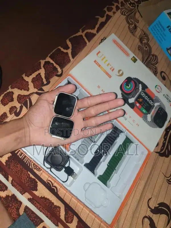 Smartwatch Ultra 9 with Seven Interchangeable Bands