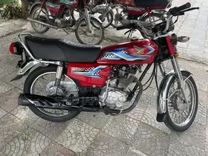 Photo - Honda 125cc Motorcycle - 2018 Model in Excellent Condition