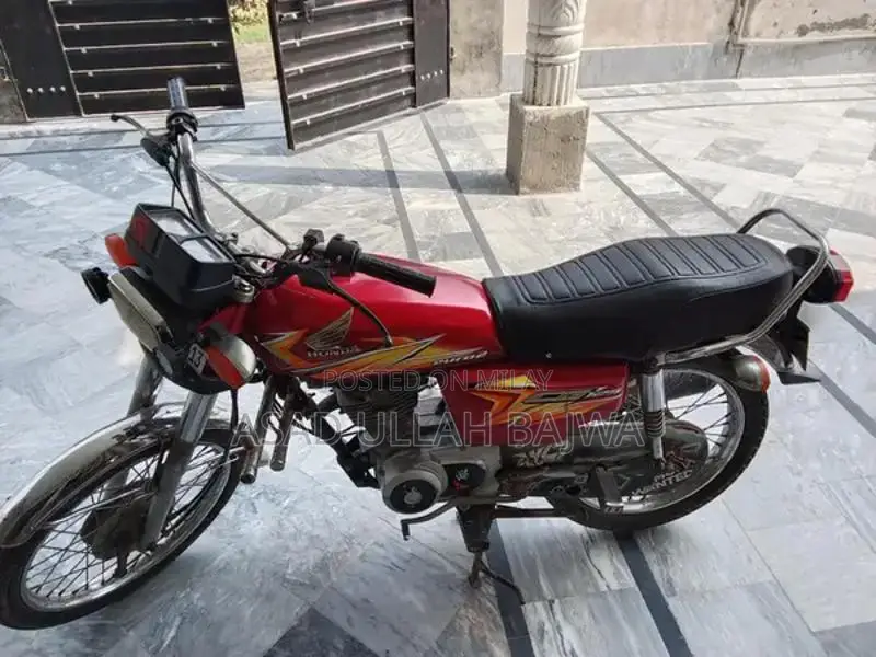 Honda 125 Motorcycle Single Cylinder Bike