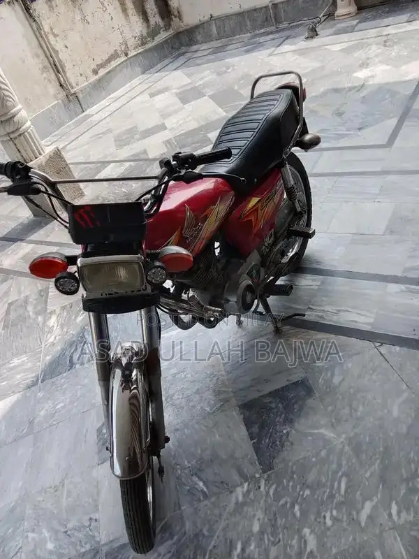 Honda 125 Motorcycle Single Cylinder Bike