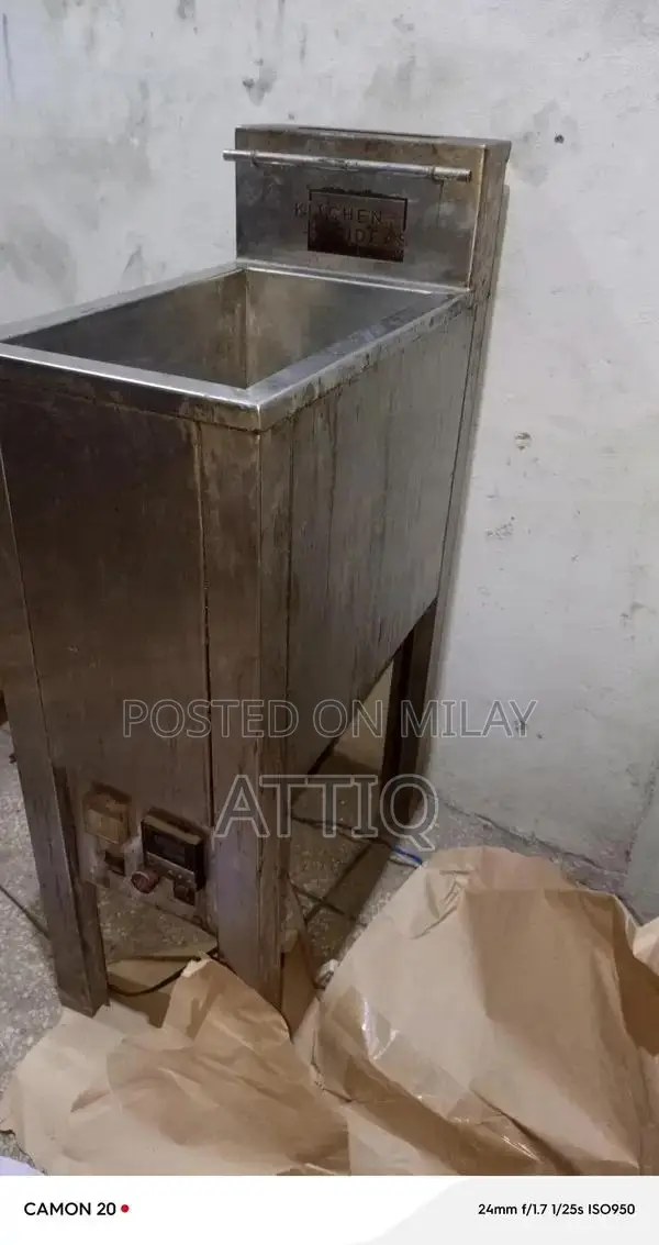 16 Liter Commercial Deep Fryer - Compact Kitchen Appliance