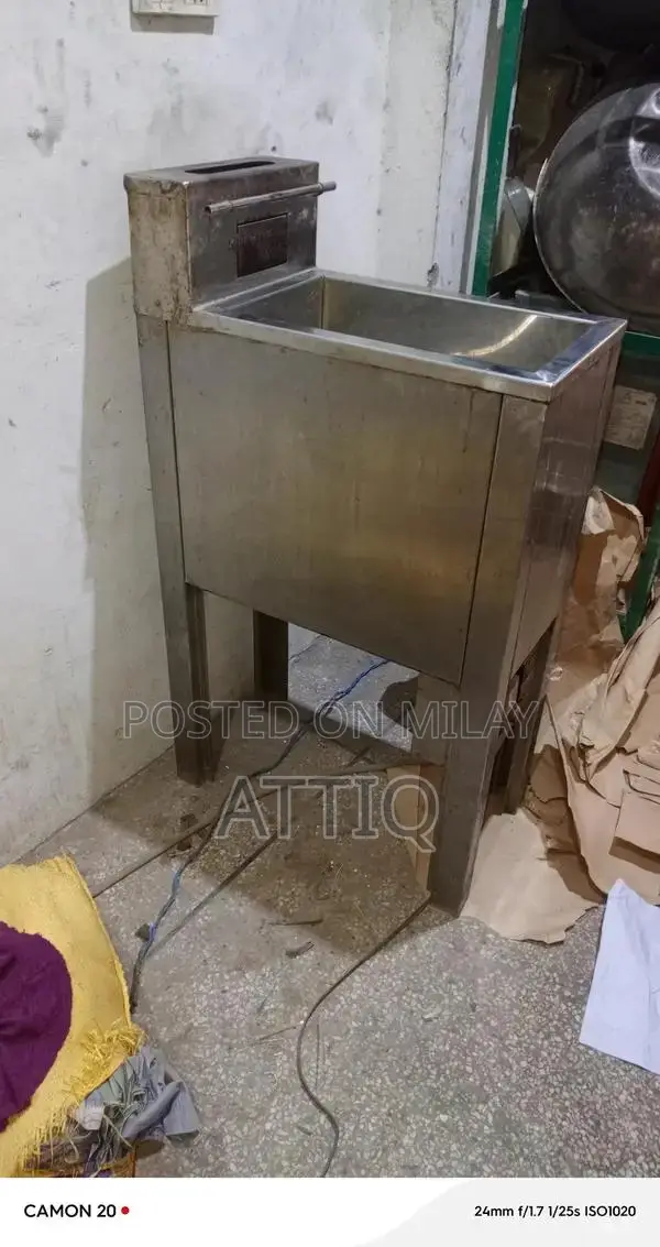 16 Liter Commercial Deep Fryer - Compact Kitchen Appliance