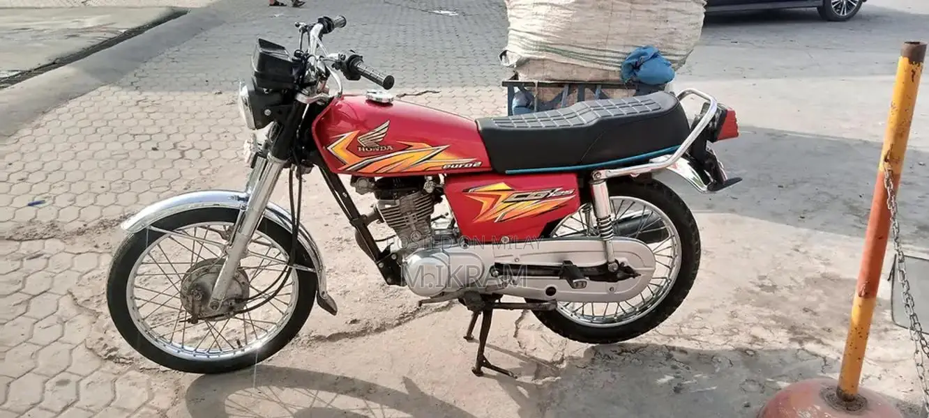 Honda CG 125 Classic Motorcycle - Single Cylinder Commuter Bike