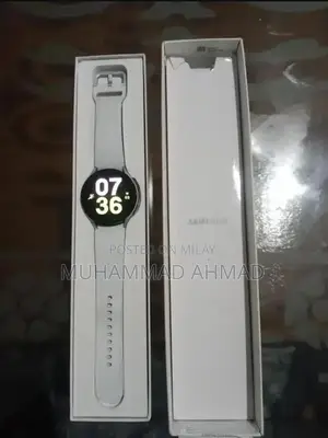 Photo - Samsung Galaxy Watch 5 44mm Smart Fitness Smartwatch