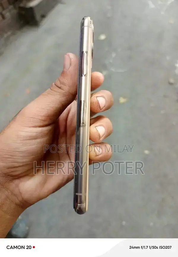 Apple iPhone 11 Pro 64GB Smartphone Excellent Condition