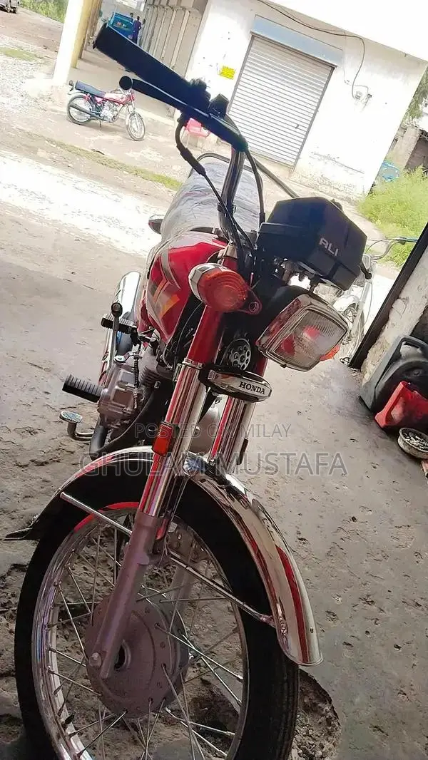 Honda CG125 Motorcycle - Reliable Single Cylinder Commuter Bike