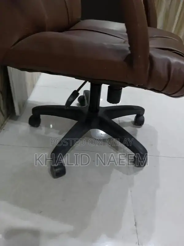Leather Executive Office Chair in Excellent Condition