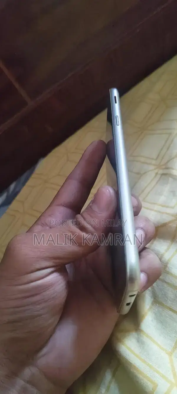 Samsung Galaxy J7 Pro Slim Mobile Smartphone