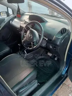Photo - Toyota Vitz Compact Hatchback 2005-2007 Model