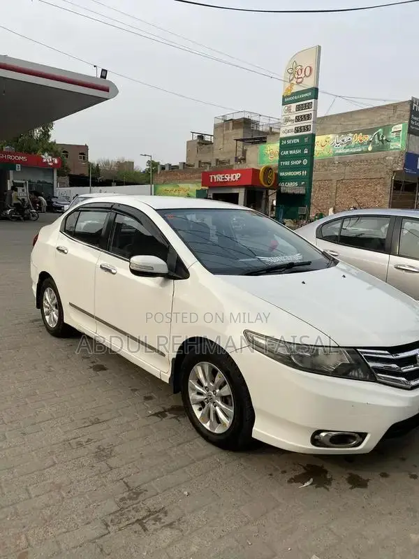 Honda City 2013 Automatic Sedan - Low Mileage Full Option Variant