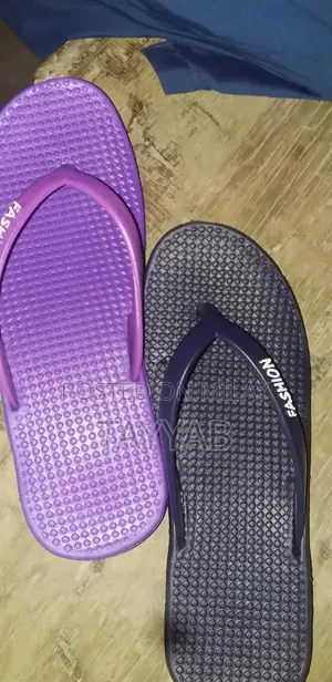 Waterproof Slippers in Two Stylish Colors - Comfortable Indoor/Outdoor