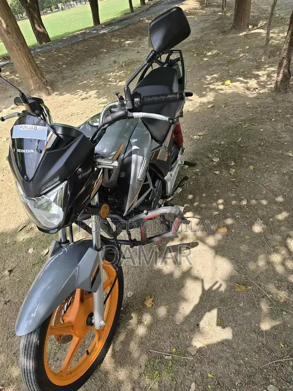 Honda CB 150F Motorcycle - Low Mileage, Well-Maintained Sports Bike