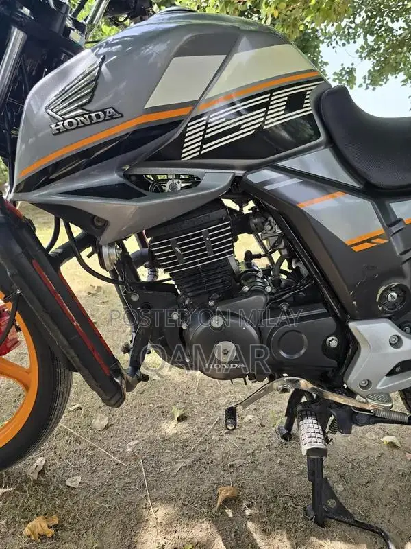 Honda CB 150F Motorcycle - Low Mileage, Well-Maintained Sports Bike