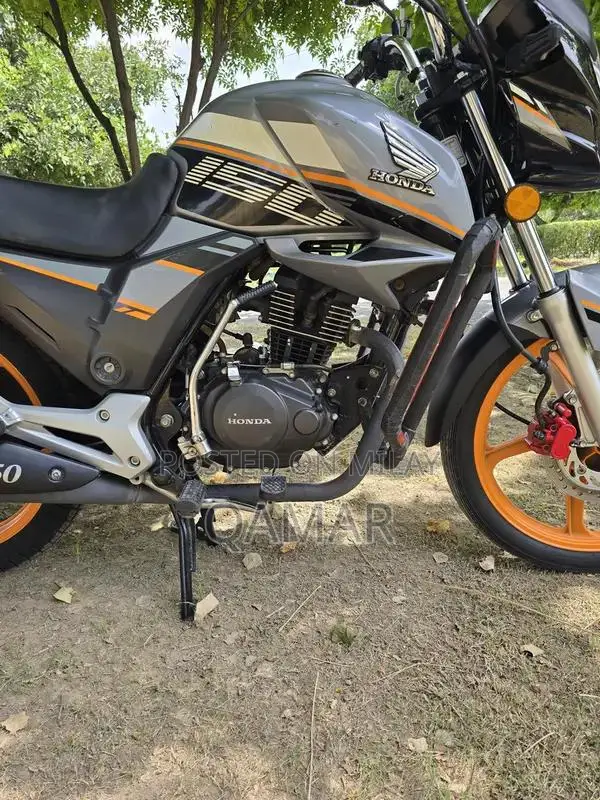 Honda CB 150F Motorcycle - Low Mileage, Well-Maintained Sports Bike