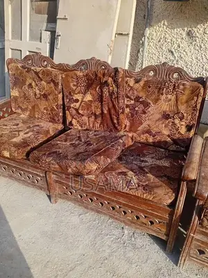 Photo - Comfortable 5-Seater Living Room Sofa in Good Condition