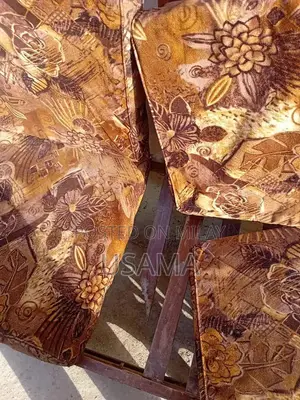 Comfortable 5-Seater Living Room Sofa in Good Condition