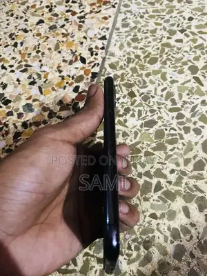 Apple iPhone XS 64GB Smartphone with Excellent Condition