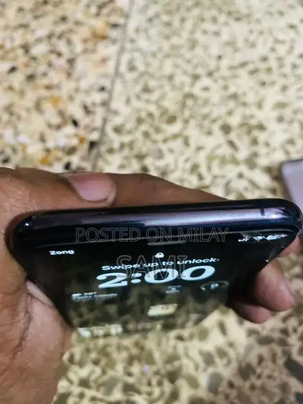 Apple iPhone XS 64GB Smartphone with Excellent Condition