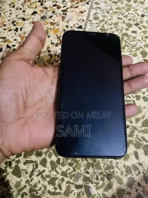 Apple iPhone XS 64GB Smartphone with Excellent Condition