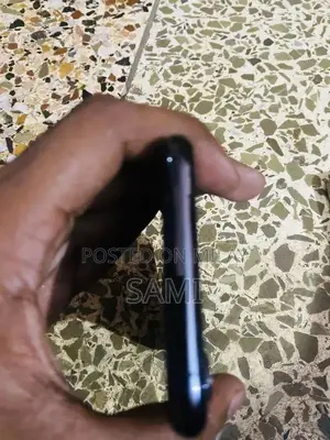 Apple iPhone XS 64GB Smartphone with Excellent Condition