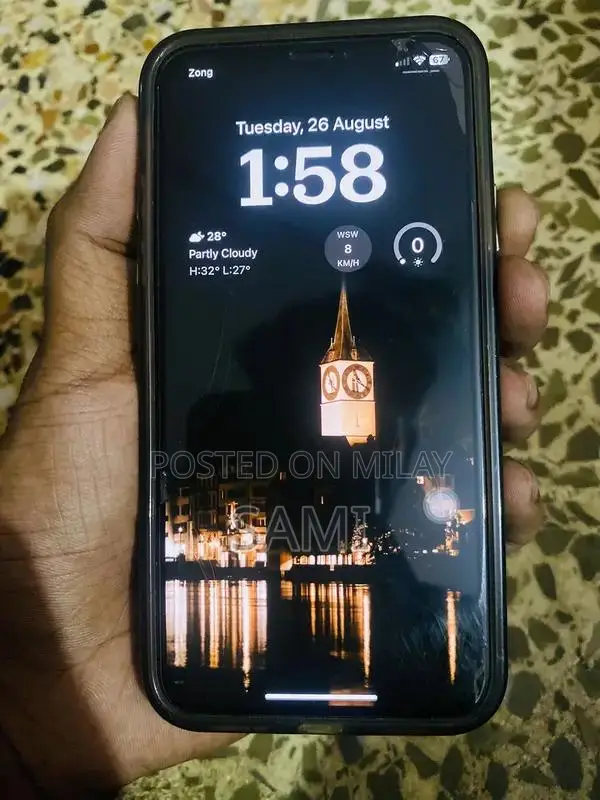 Apple iPhone XS 64GB Smartphone with Excellent Condition