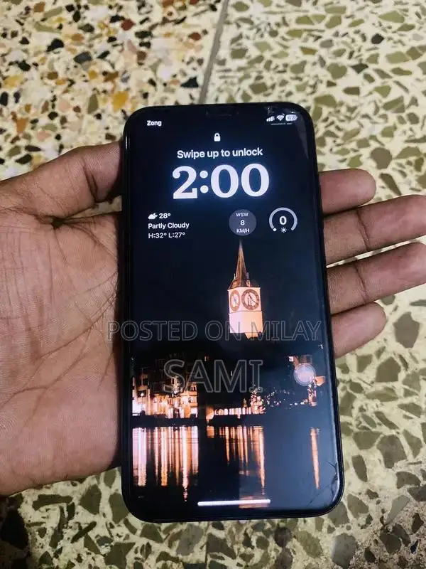 Apple iPhone XS 64GB Smartphone with Excellent Condition