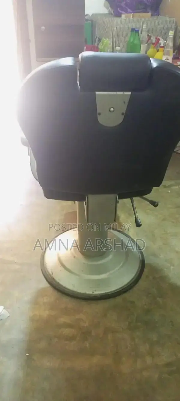 Professional Barber Chair - Lightly Used, Excellent Condition