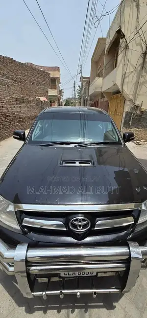 Photo - Toyota Hilux Vigo 4x4 Pickup Truck