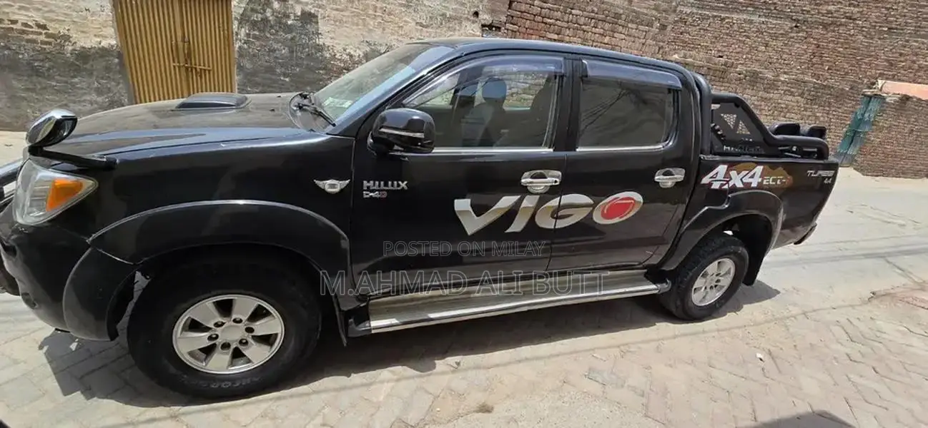 Toyota Hilux Vigo 4x4 Pickup Truck