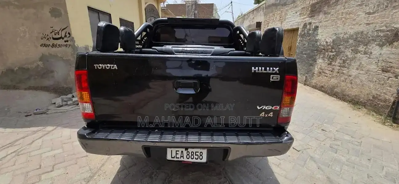 Toyota Hilux Vigo 4x4 Pickup Truck