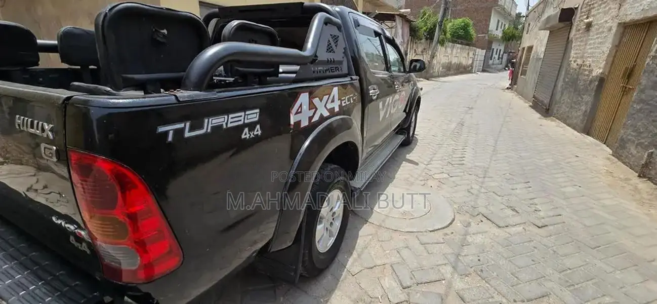 Toyota Hilux Vigo 4x4 Pickup Truck
