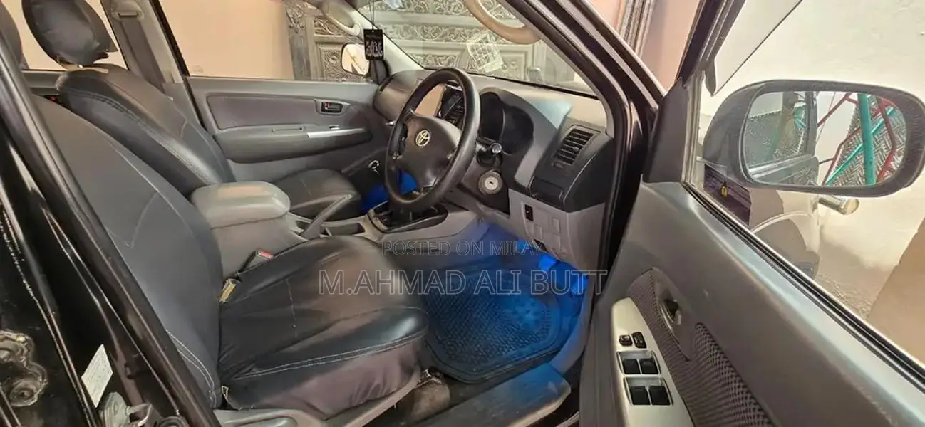 Toyota Hilux Vigo 4x4 Pickup Truck