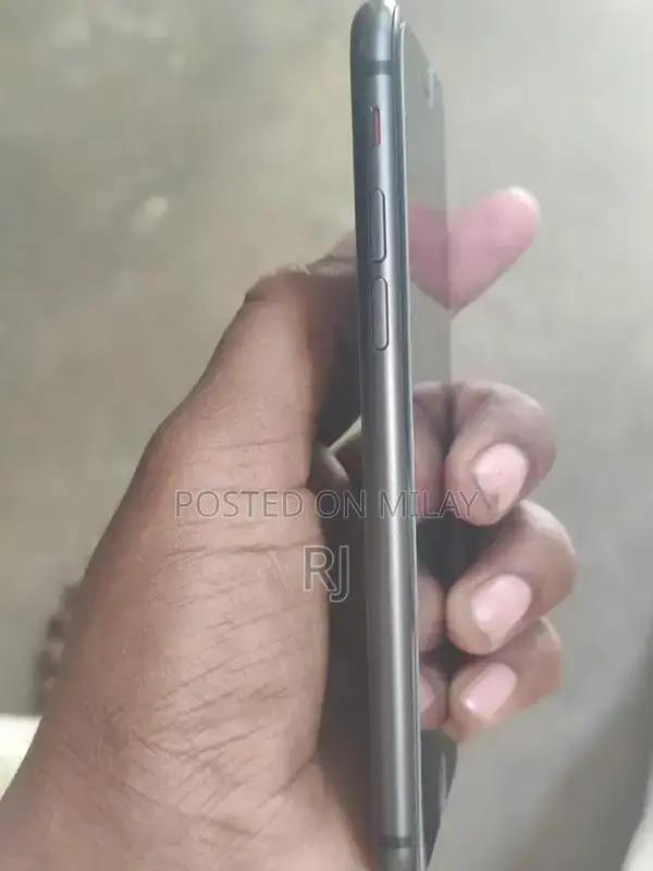 Apple iPhone 8 - High Health Waterproof Smartphone