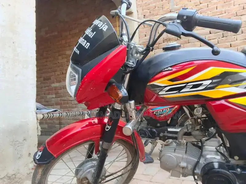 Honda CD 70 Dream Motorcycle - Low Mileage Urban Commuter