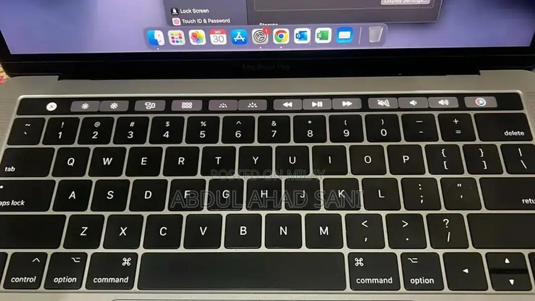 MacBook Pro 2017 13-inch Touch Bar with 3.5 GHz Core i7 Processor