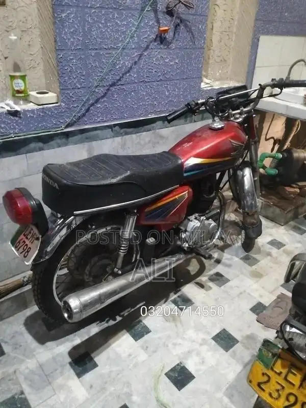 Honda 125 Motorcycle - 2011 Model Compact Ride