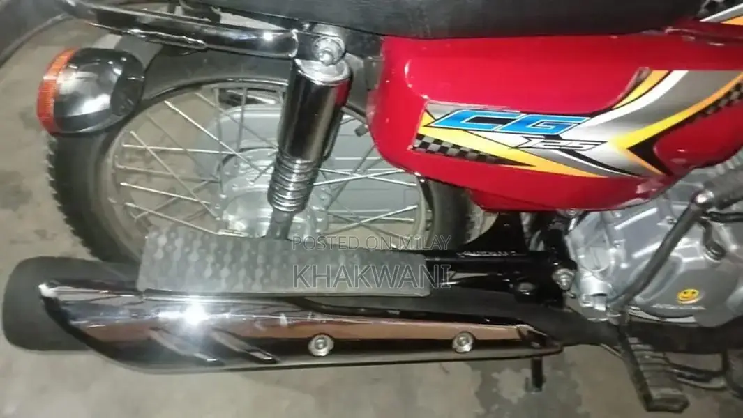 Honda 125 Motorcycle - Brand New Single Owner Vehicle