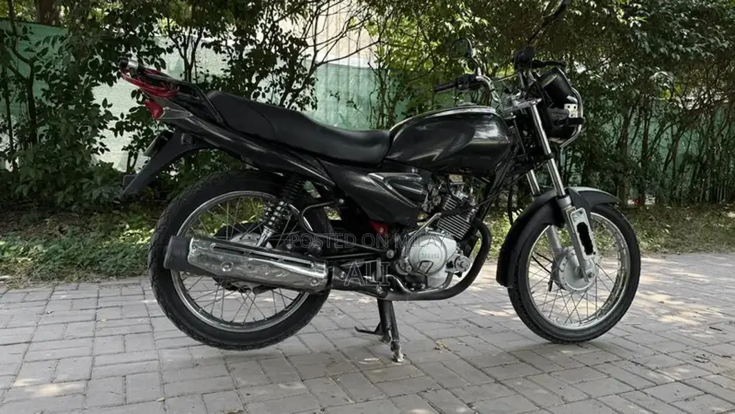 Yamaha YB 125Z Motorcycle - 2023 Red Edition