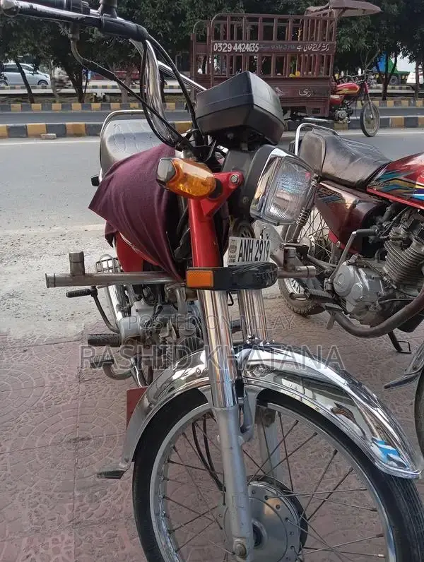 Honda CD 70 Motorcycle - Classic Commuter Bike