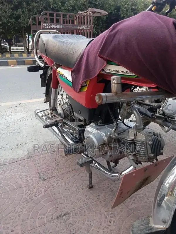 Honda CD 70 Motorcycle - Classic Commuter Bike