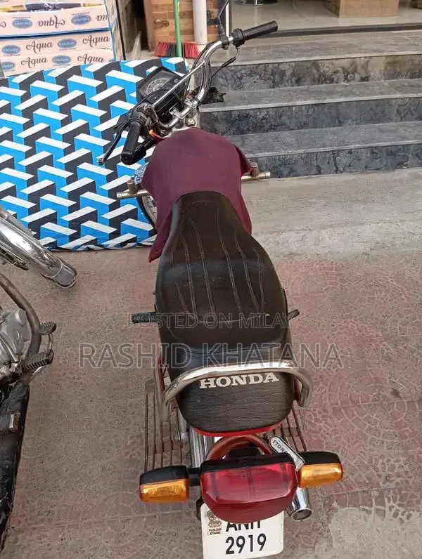 Honda CD 70 Motorcycle - Classic Commuter Bike