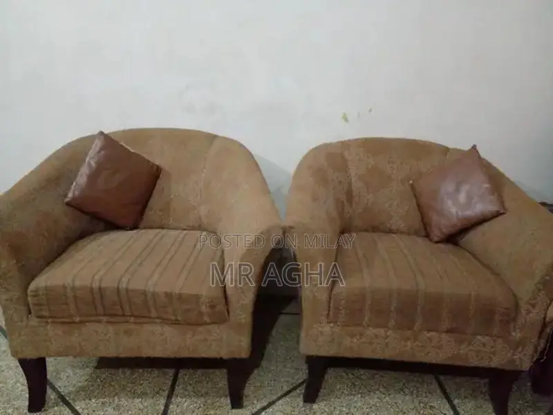 2-Seater Sofa Chair in Excellent Condition