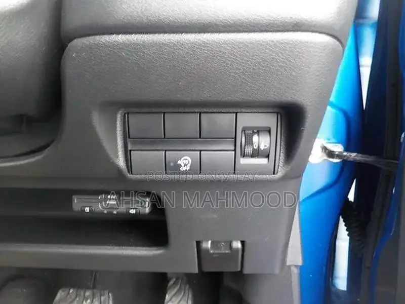 Low-Maintenance Vehicle with Minor Side Scratches