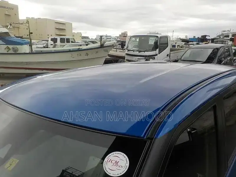 Low-Maintenance Vehicle with Minor Side Scratches