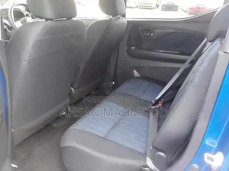 Low-Maintenance Vehicle with Minor Side Scratches