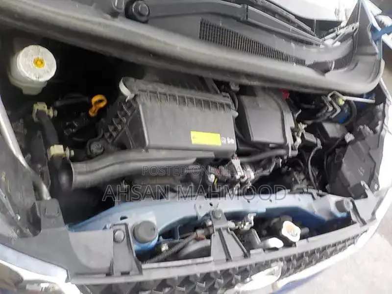 Low-Maintenance Vehicle with Minor Side Scratches