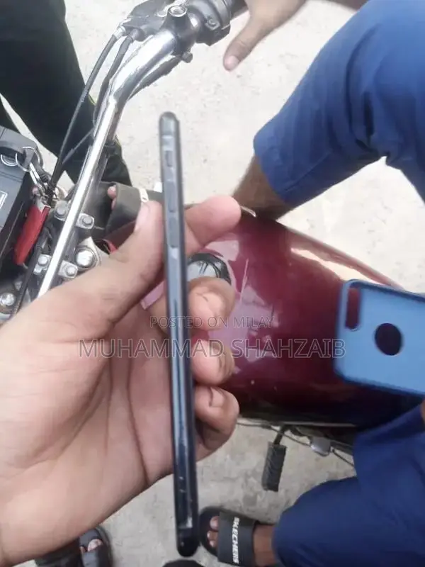 Apple Smartphone PTA Approved Excellent Condition