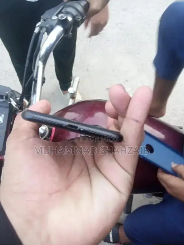 Apple Smartphone PTA Approved Excellent Condition