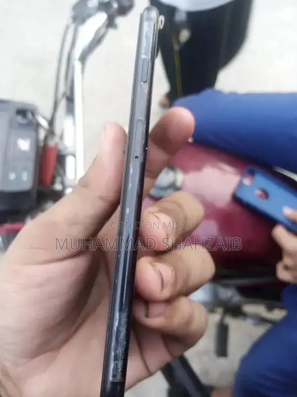 Apple Smartphone PTA Approved Excellent Condition